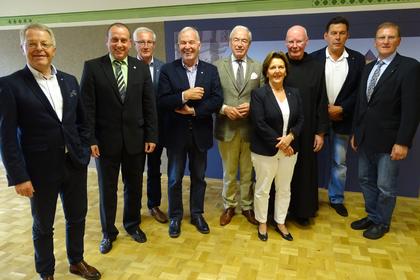 Der alte und neue Vorstand des Freundeskreises