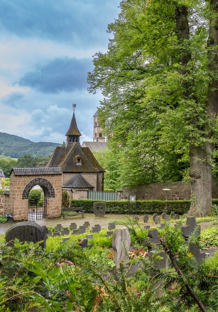 Waldfriedhof mit Johanneskapelle in der Abtei Maria Laach