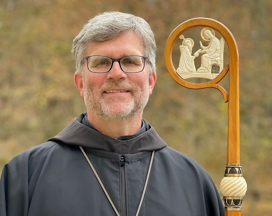 Maria Laach_Abt Dr. Mauritius Wilde_Mit Abtstab_Foto Maria Laach_Robert Eberle (honorarfrei)